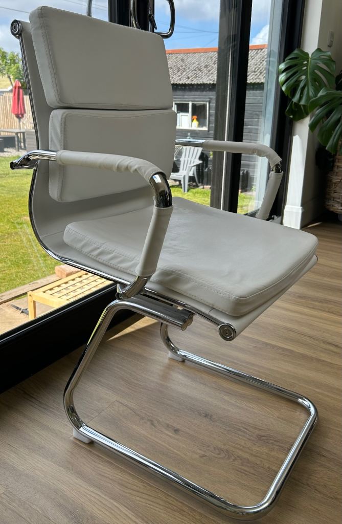 White Bauhaus / Brno Style Cantilever Chrome Chair – Modern Designer Look