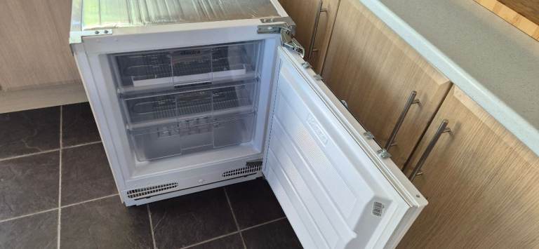 Integrated under counter freezer