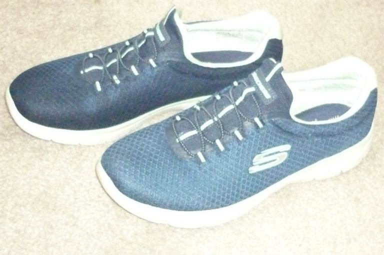 Size 7 Sketchers trainers