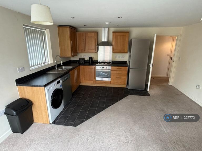 2 bedroom flat in Pavilion Close, Leicester, LE2 (2 bed) (#227770)
