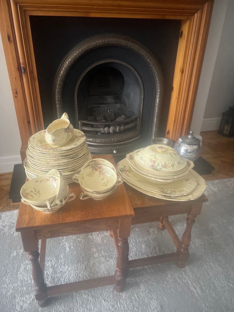 Vintage crown dual Ducal Florentine Rosalie dinner set 28 piece set 