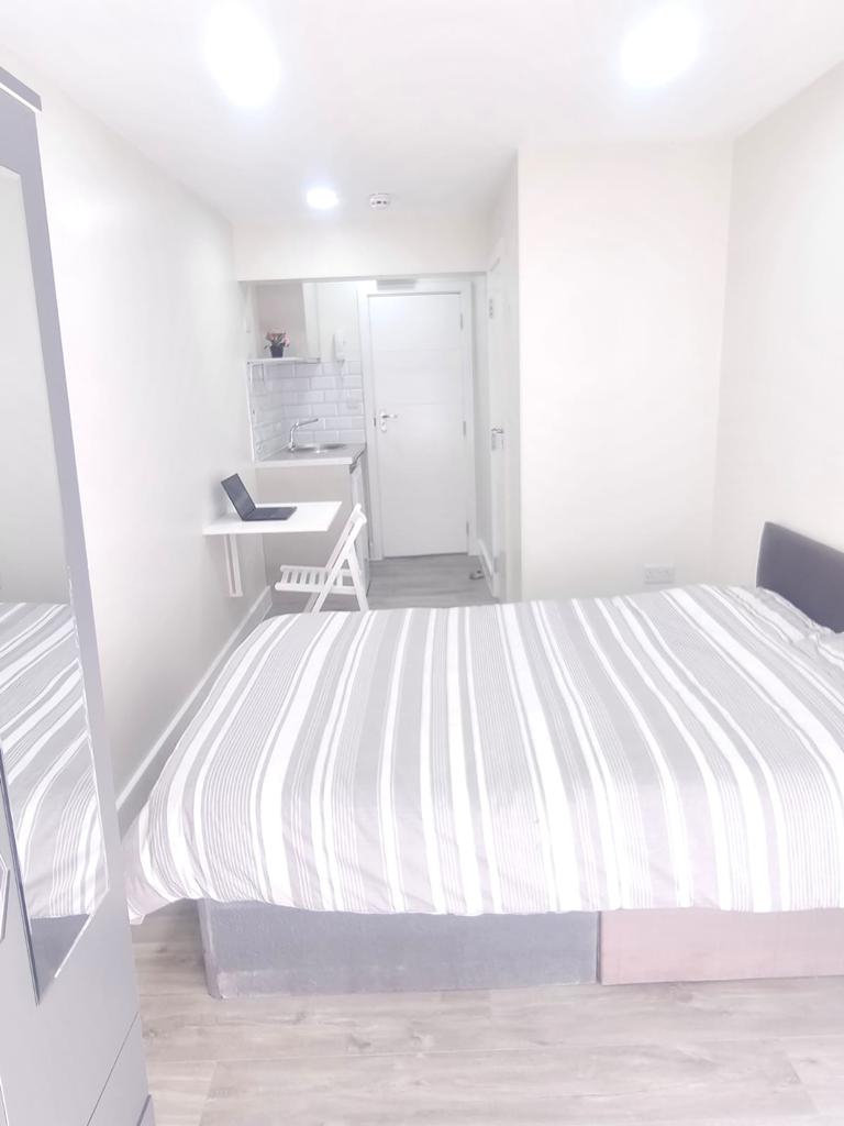 6 bed HMO en-suites and kitchettes for company let-AVAILABLE FOR COMPANY LET