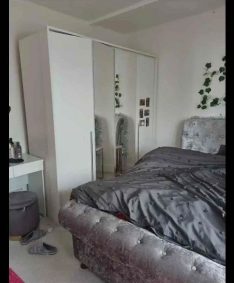 Beautifully Refurbished 2-Bedroom Apartment – £220,000