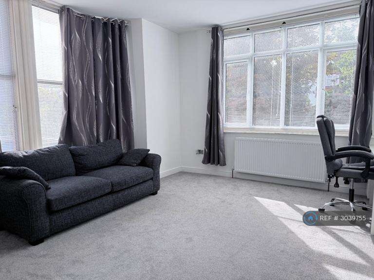 1 bedroom flat in Brooklands House, Tonbridge, TN9 (1 bed) (#3039755)