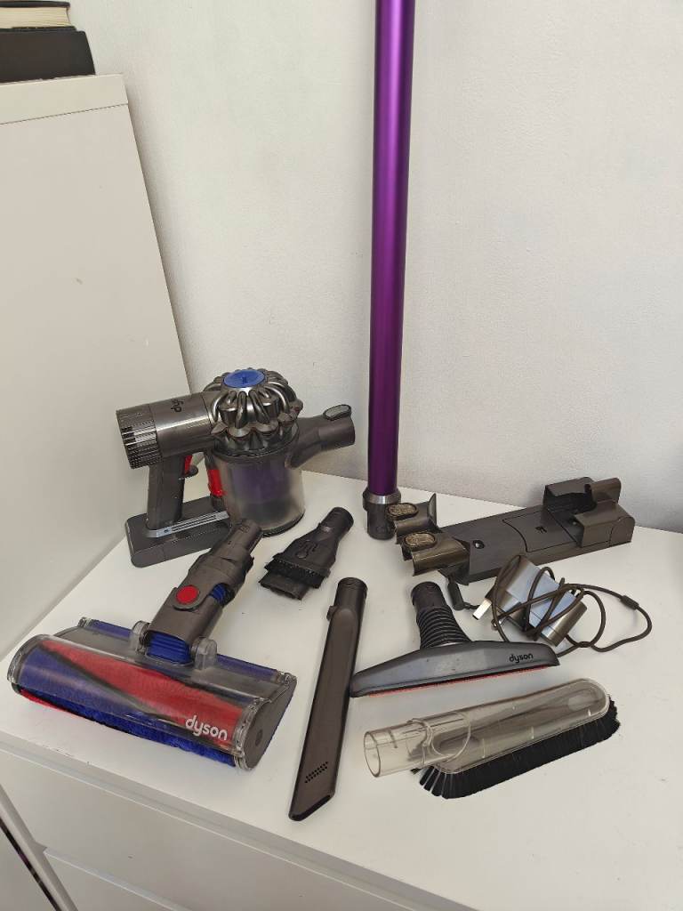Dyson v6 cordless with new compatible battery great suction N London area