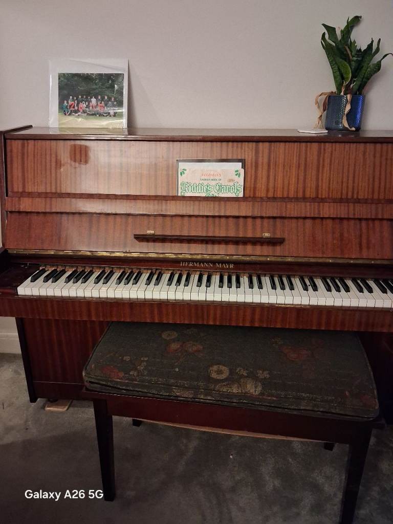 Free Piano and stool