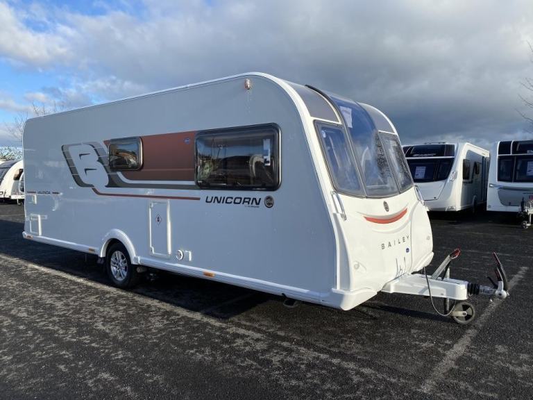 2016 BAILEY UNICORN VALENCIA 4 BERTH LUXURY TOURING CARAVAN