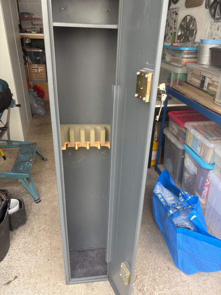 Gun Cabinet - 4 Gun- British Standard 