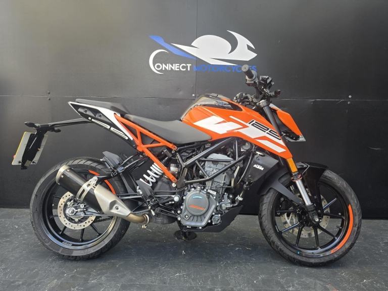 KTM DUKE 125cc LEARNER LEGAL HPI CLEAR LOW MILEAGE
