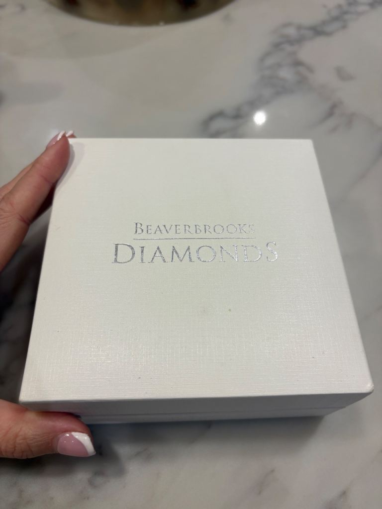 18ct white gold  ring