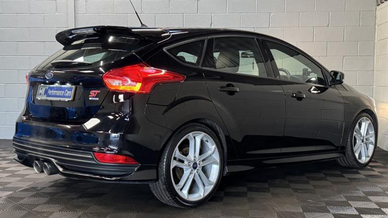 FORD FOCUS 2.0 T EcoBoost ST-2 Black Manual Petrol 2016