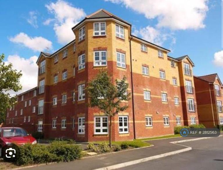 2 bedroom flat in Worsley, Manchester, M28 (2 bed) (#2812563)