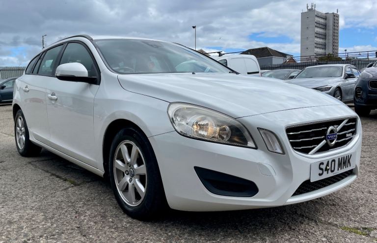 2012 VOLVO V60 1.6 DIESEL ESTATE, LONG MOT, £35/YEAR ROAD TAX, 2 KEYS.