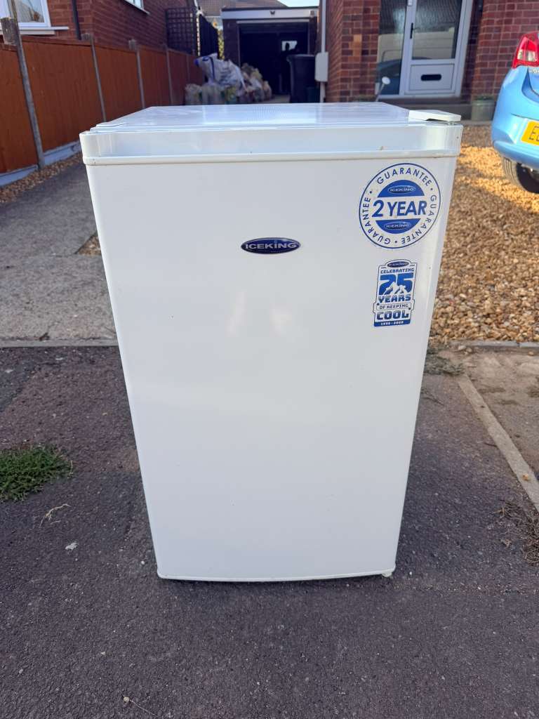 Viking White Under Counter Fridge - Good Condition