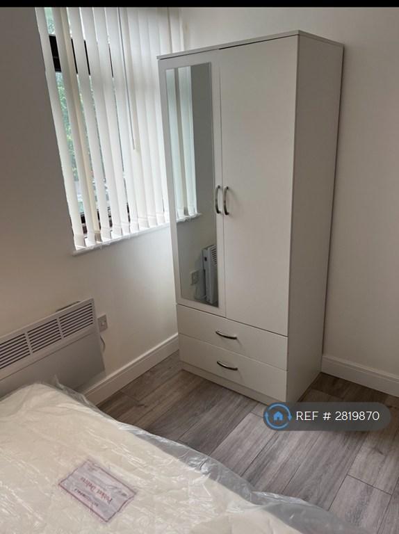 1 bedroom in Church Road, Mitcham, CR4 (#2819870)