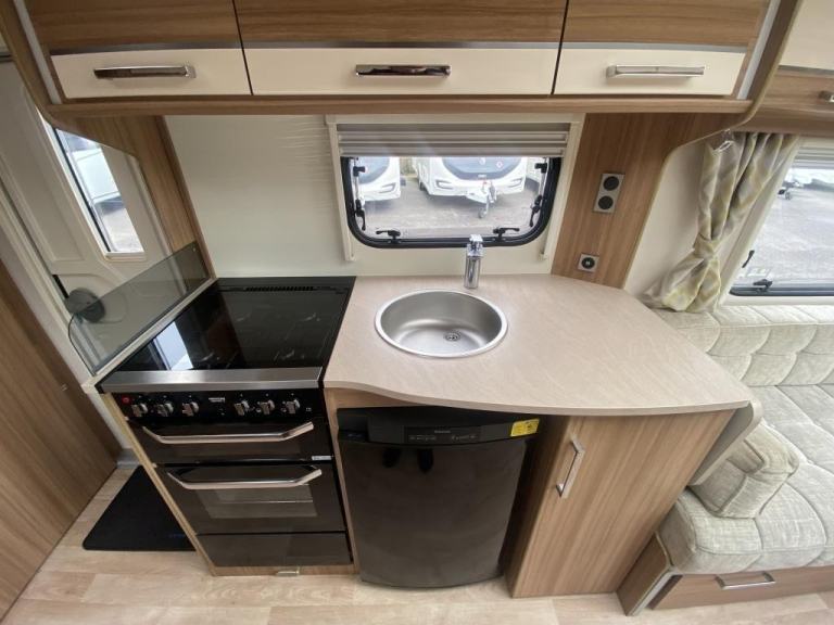 2017 LUNAR CLUBMAN ES LUXURY TOURING CARAVAN
