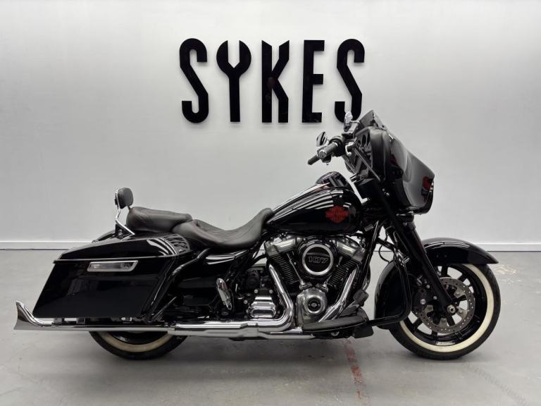 2019 Harley-Davidson FLHT Touring Electra Glide Standard in Vivid Black