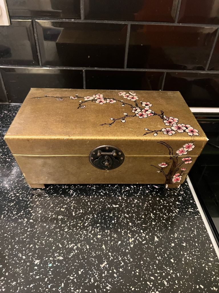 Vintage cardboard oriental style dual layer jewellery box 