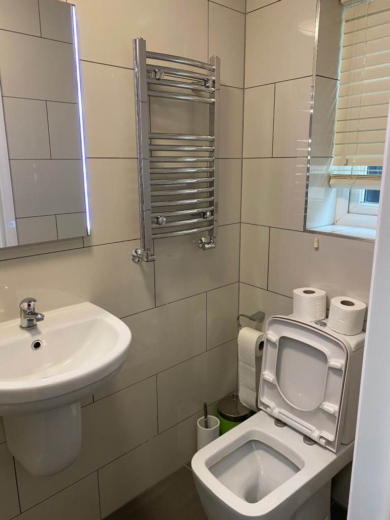 BEAUTIFUL ENSUITE DOUBLE ROOM FOR SINGLE PROFESSIONAL TO RENT IN HOUNSLOWM WEST