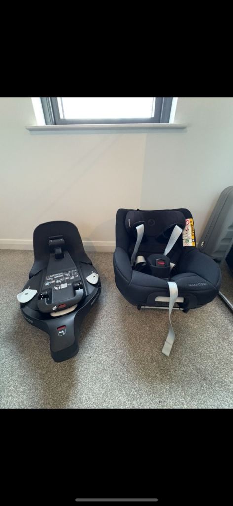 Maxi Cosi Pearl 360 pro car seat and familyfix 360 pro base