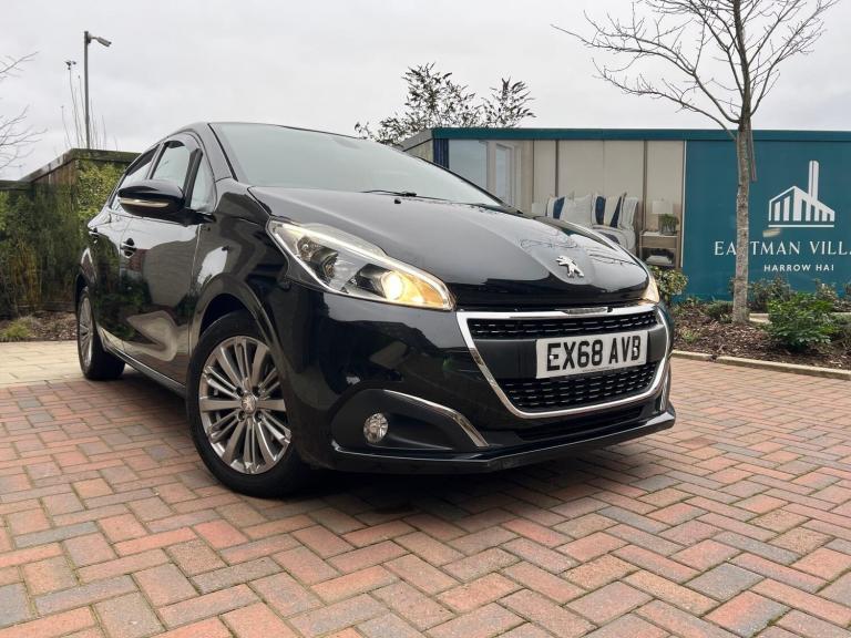 2018 Peugeot 208 1.2 PureTech 82 Signature 5dr [Start Stop] HATCHBACK PETROL Manual