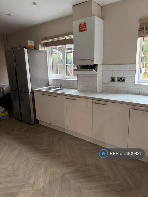 2 bedroom house in Hayling Drive, Nottingham, NG8 (2 bed) (#2809421)