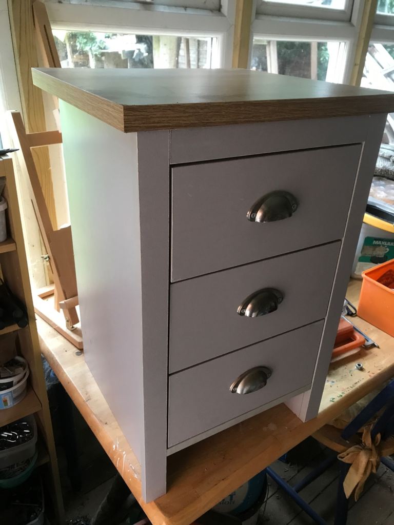 Bedside chest of drawers