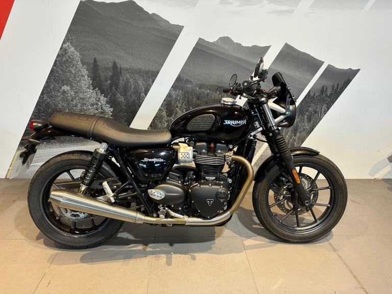 Triumph Bonneville Street Twin 900 2018 with 4544 miles 