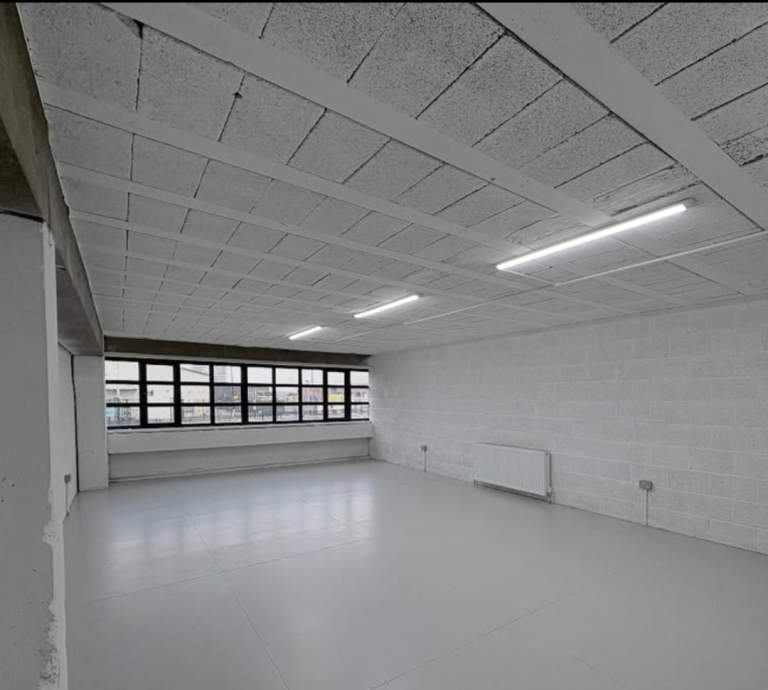 Space in a shared creative studio available!