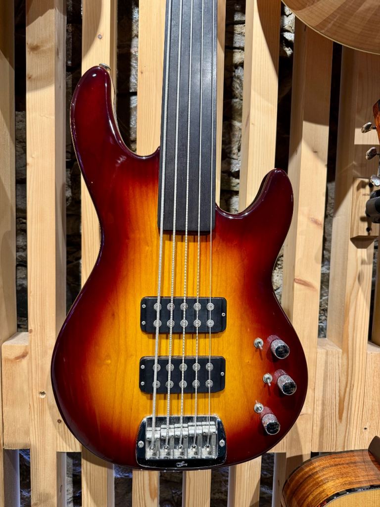 1998 G&L USA L2500 Fretless 5 String Bass