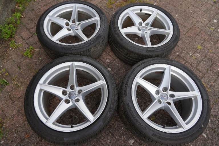 Audi A5 B9 18x8.5-inch alloy wheels and tyres - 8W0 601 025 BG