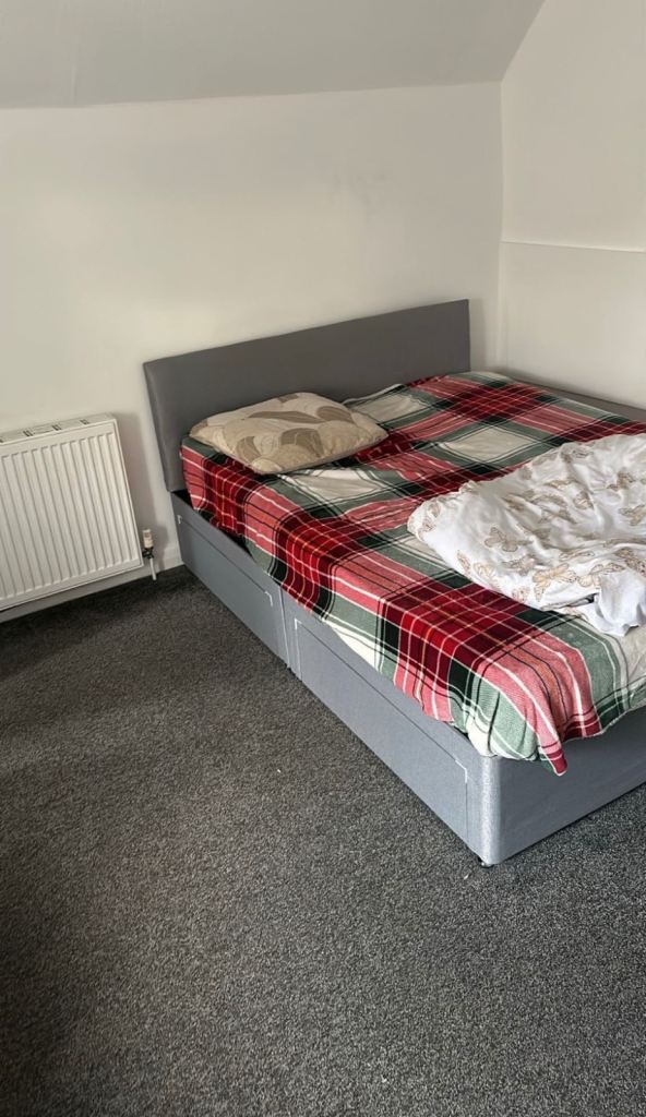 image for (Not a studio)Double room including bills for single vegetarian occupancy or couple Postcode HA5 2HF