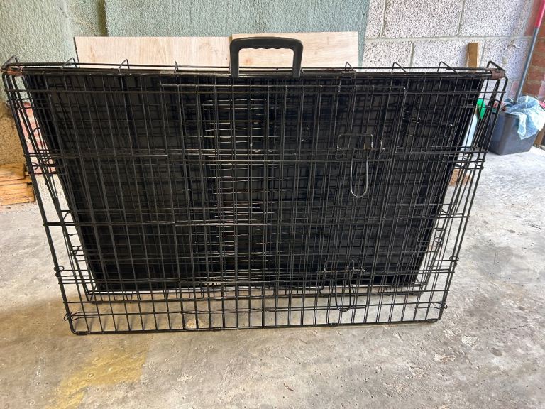Medium folding dog crate