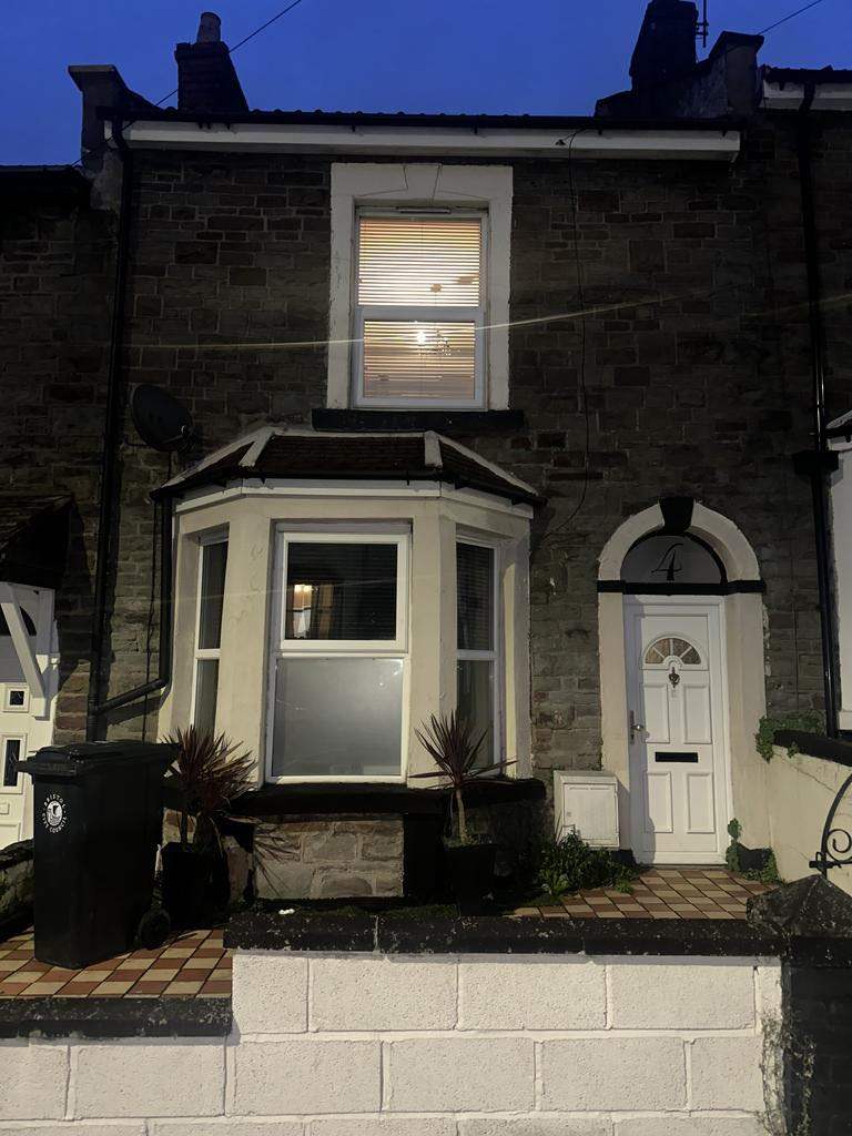 2 bedroom house to rent in Fishponds with garage