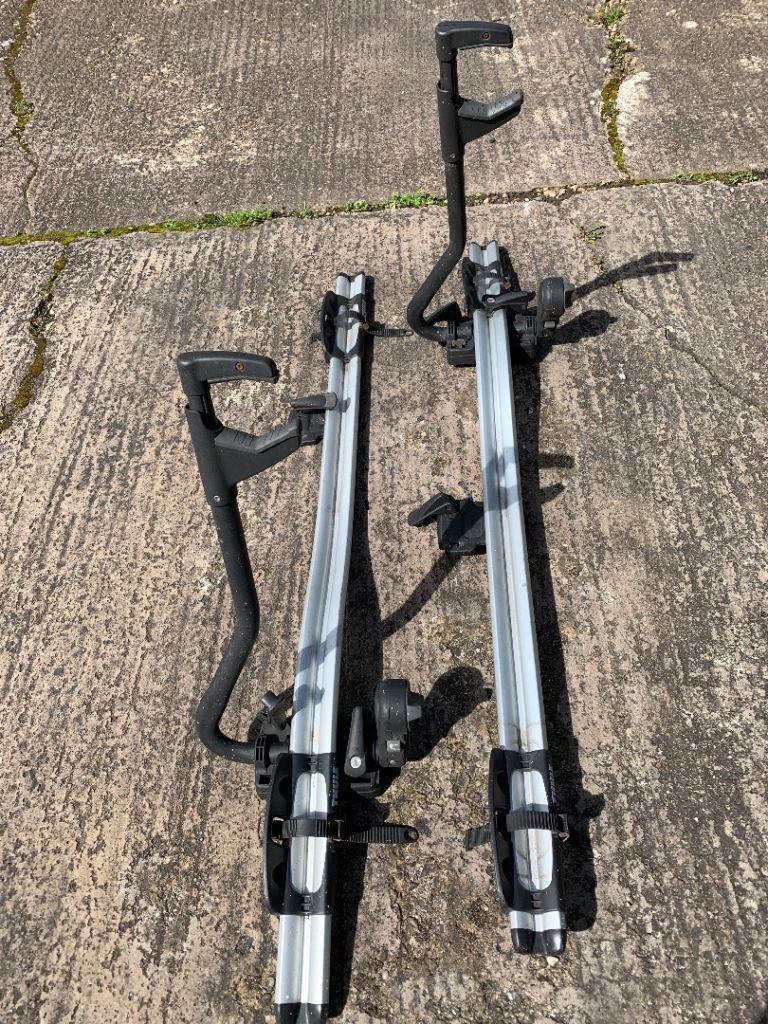 Bike roof bars for car