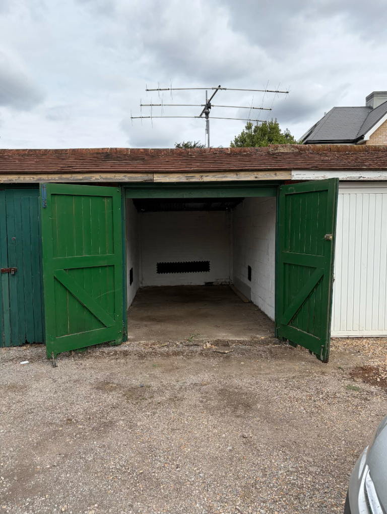 Lock-Up Garage to rent - Heston, West London £95 PCM