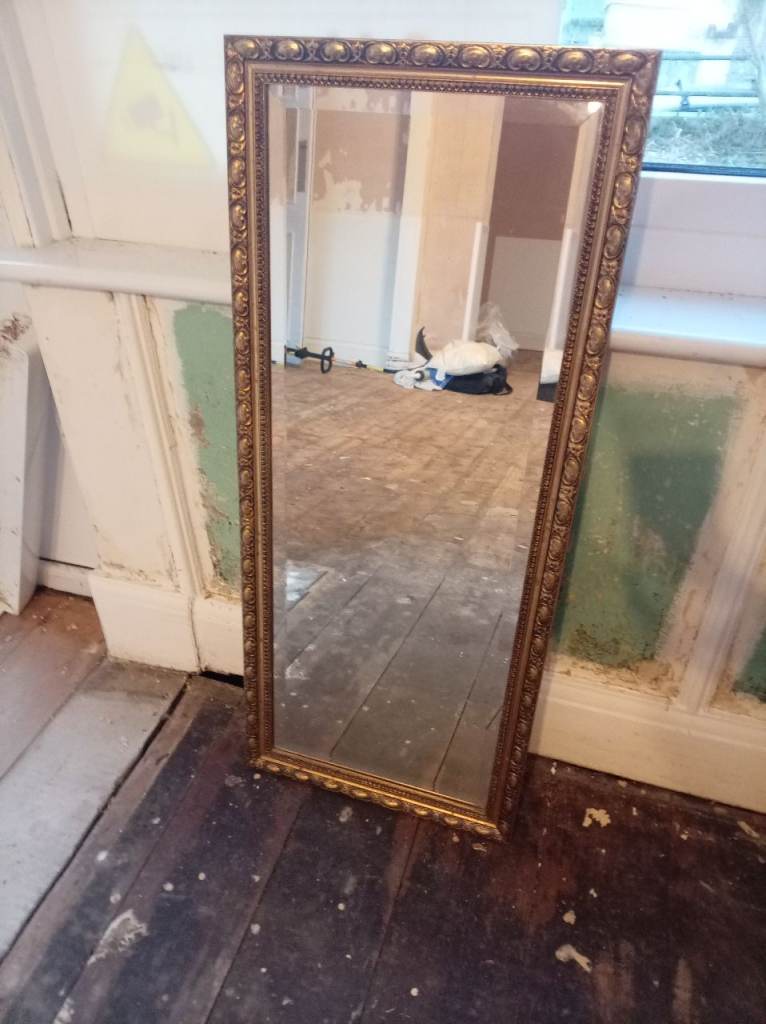 Richmond Glass Gold Framed Mirror – Good Condition