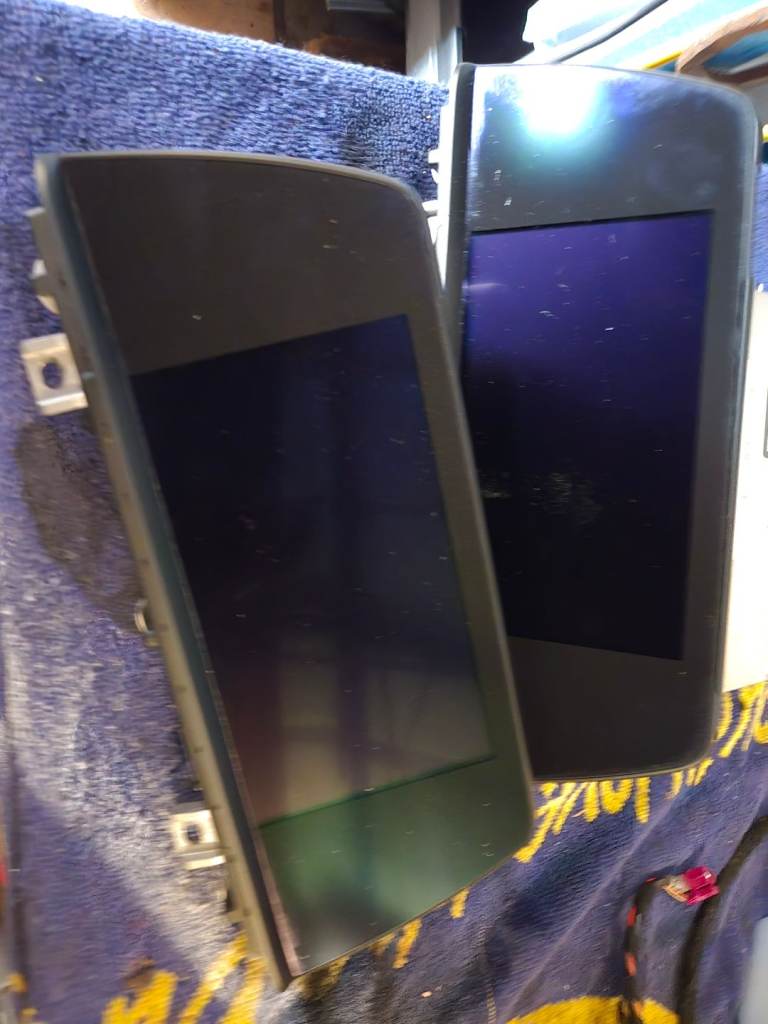 X2 radio screens and cd drive for a bmw 3  series f30 £50 for the lot