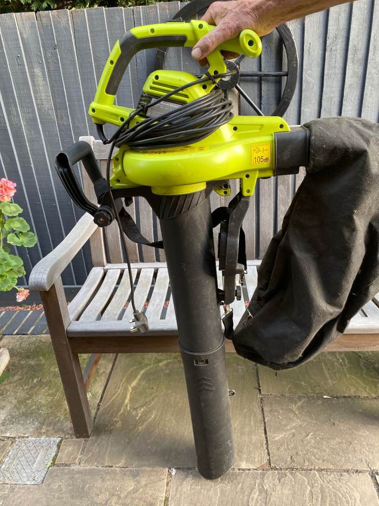 Garden Leaf Blower/Vacuum – Good Condition
