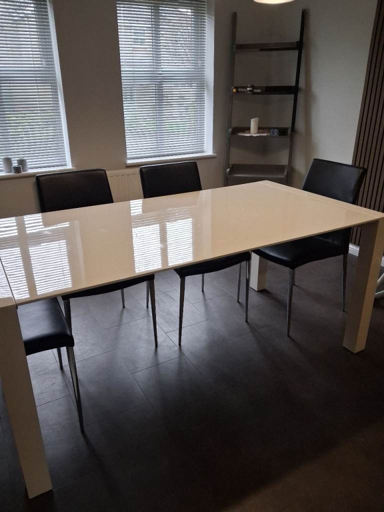 Modern gloss finish dining table
