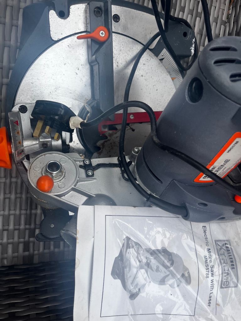 Challenge extreme Mitre saw with lazer 