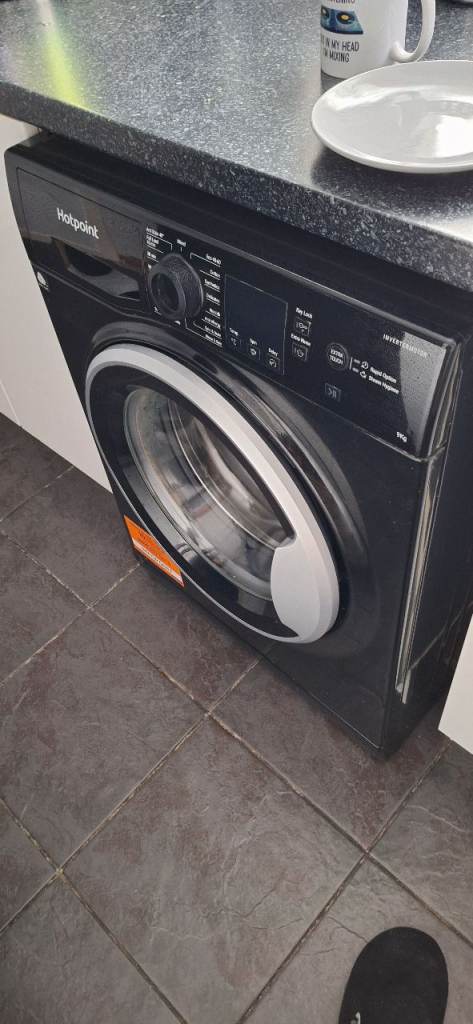 Hotpoint Black 9kg Washing Machine