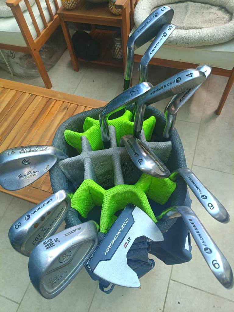 Set of 12 golf clubs