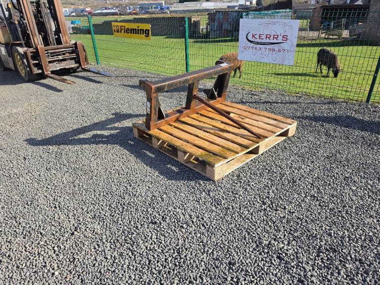 Tractor front loader bale spike with euro 8 brackets 