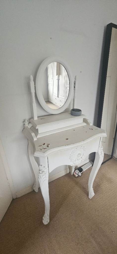 White Shabby Chic Dressing Table with Mirror