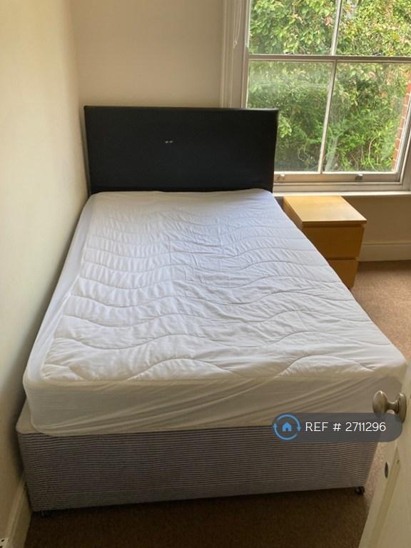 2 bedroom flat in Tennyson Road, Southampton, SO17 (2 bed) (#2711296)