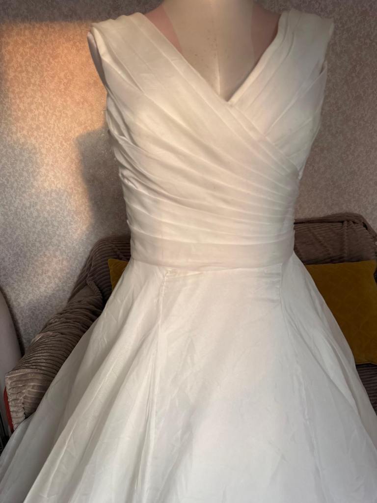 White Rose Wedding Dress - Size 12, White