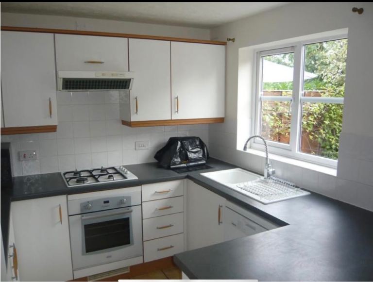 3 BEDROOM TOWNHOUSE AVAILABLE TO RENT FROM MIDDLE OF MAY