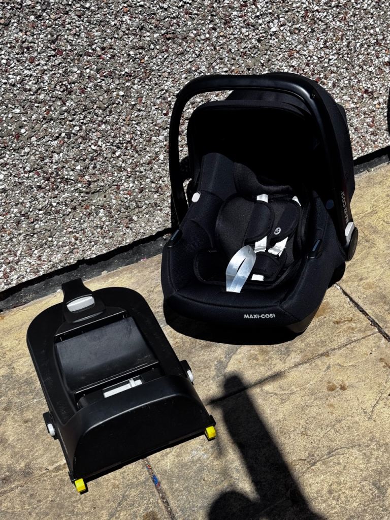 Maxi-Cosi car seat & mother care Seat Travel System - Black, Good Condition