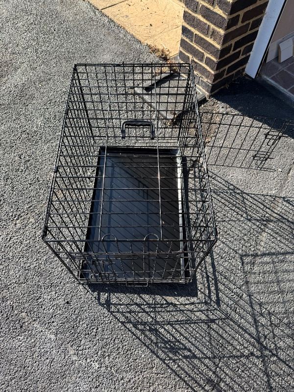 Dog Crate and cushions 